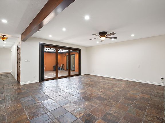 5th image of 724 E Cypress Ave