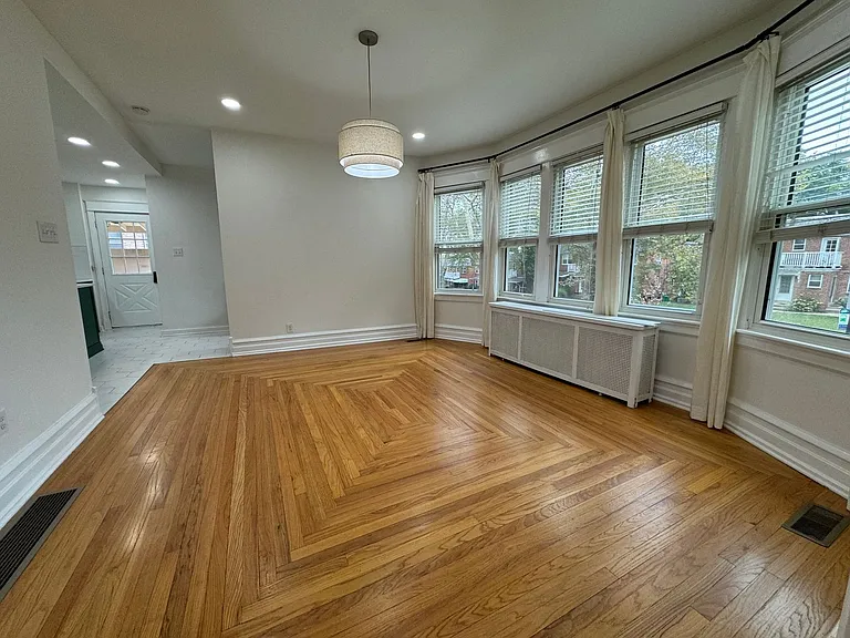 2201 W Gordon St — Photo 12