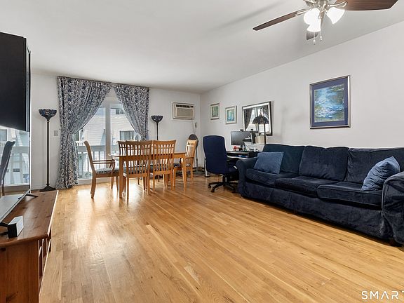 3rd image of 8 Belmont Lane #8