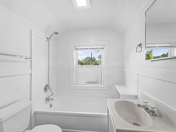 5th image of 1511 E Harry Ave #1513