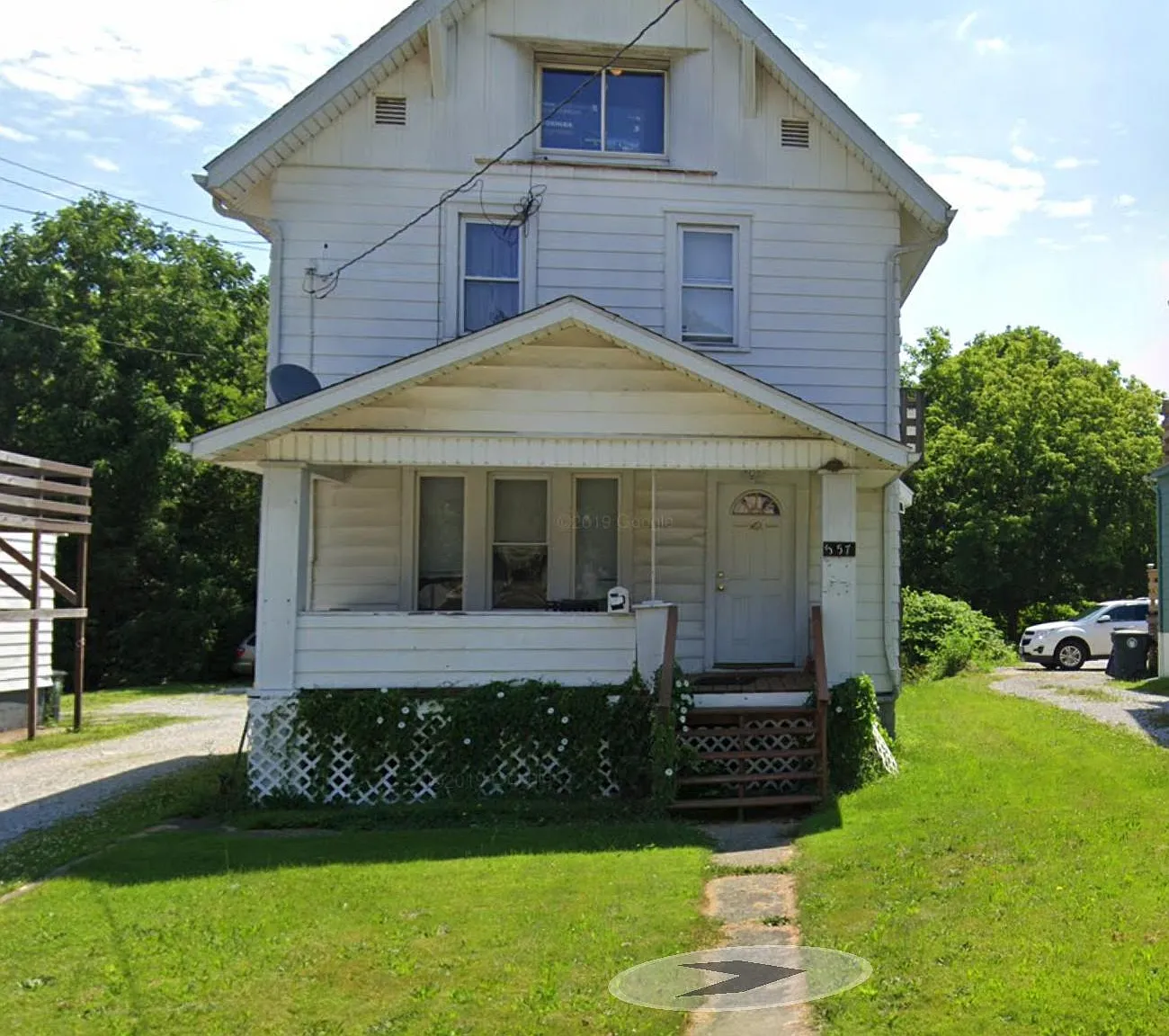 557 Brown St — Photo 2