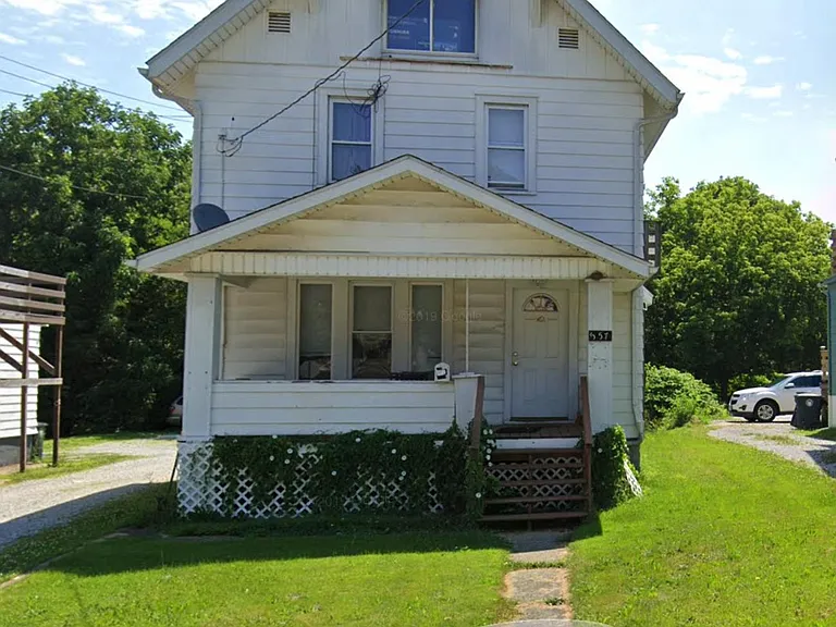 557 Brown St — Photo 2