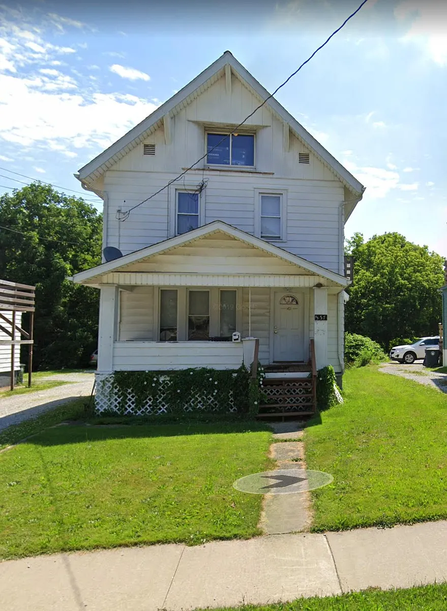 Building Photo - 557 Brown St