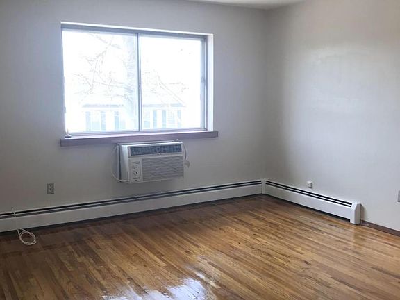 5th image of 834 Wilcox Ave