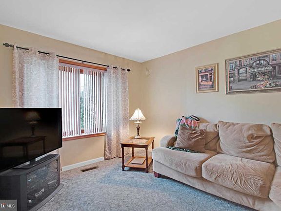 4th image of 290 W Plumstead Ave