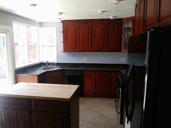 5th image of 242 Herlong Ave