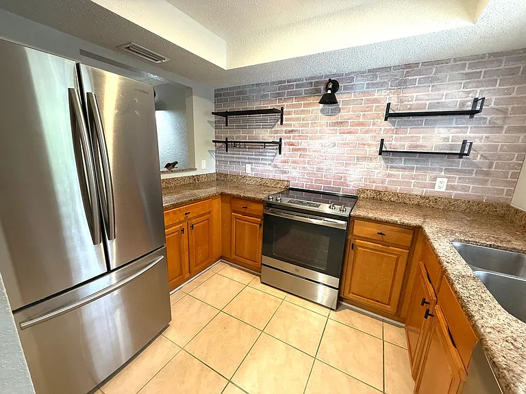 966 La Costa Cir #5 — Photo 7