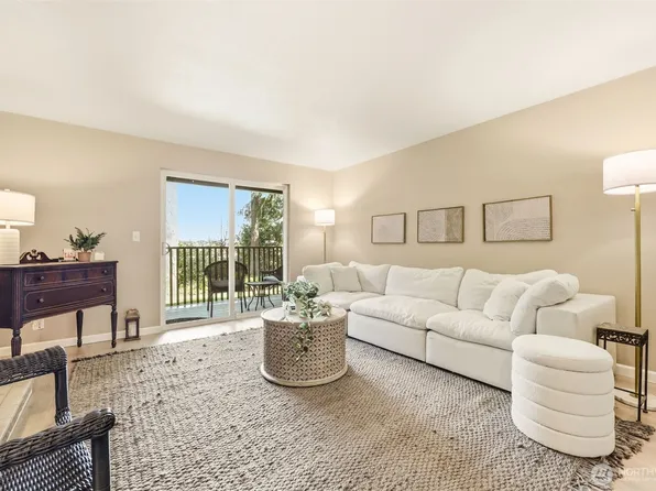 22105 66th Avenue W #1C, Mountlake Terrace, WA 98043