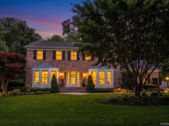 2nd image of 8 Quaker Hill Road