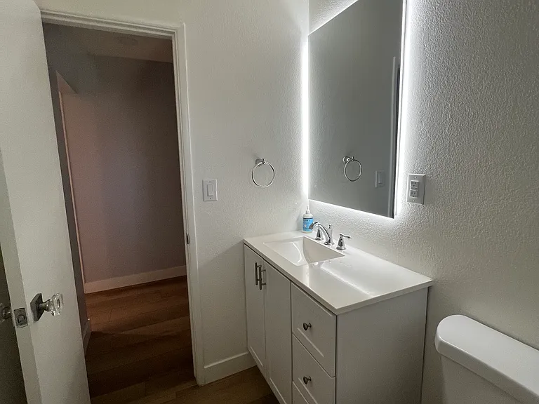 703 E Grove St — Photo 18