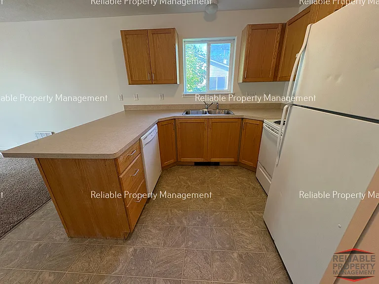 630 Linden Dr #4 — Photo 8