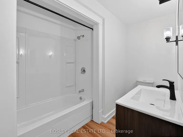 4 Queen St #2 — Photo 9