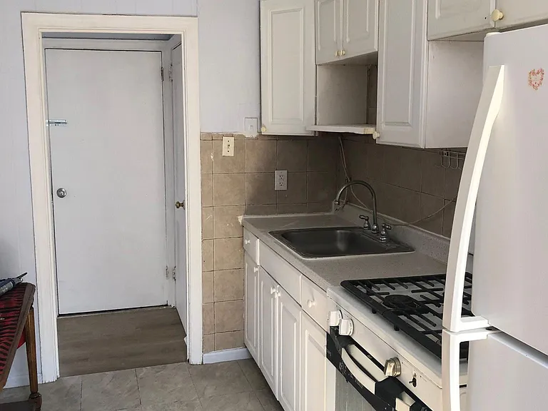 1200 Greeby St #1 — Photo 4