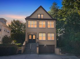 234 E 240th St