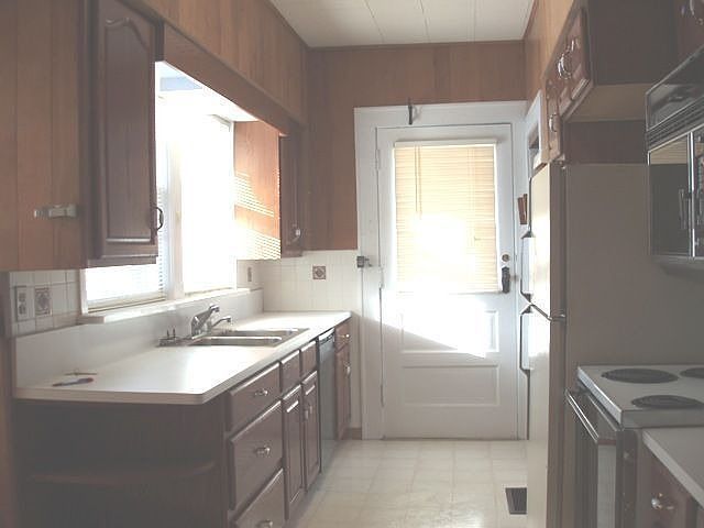 2nd image of 13 N Lincoln Dr