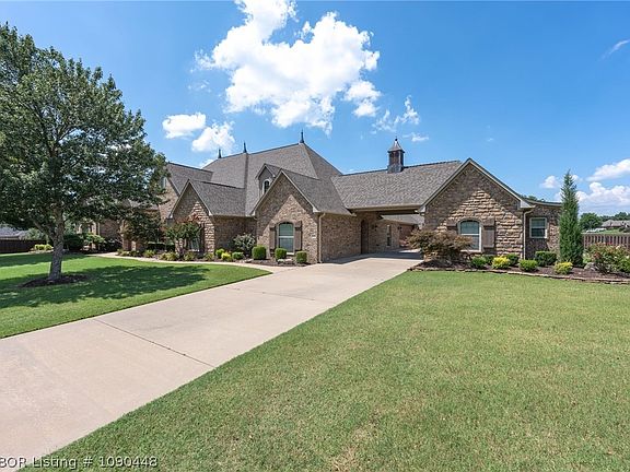 3rd image of 1715 Crystal Ct