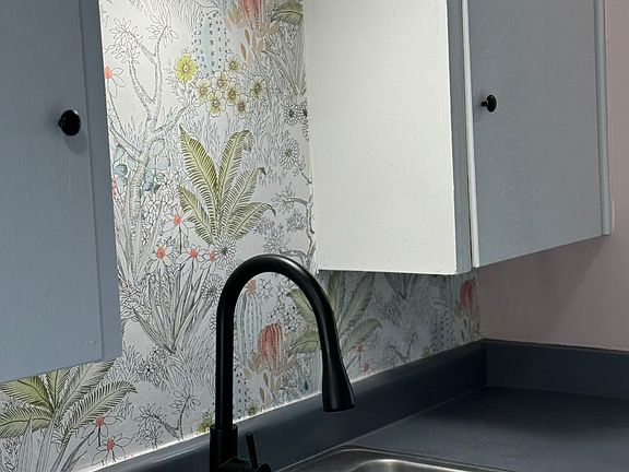 Wallpaper can be changed if desired