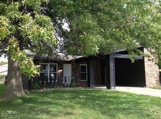 33 Kinney Dr, Belleville, IL 62221