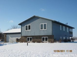 2112 Foothill Trl S, Shakopee, MN 55379