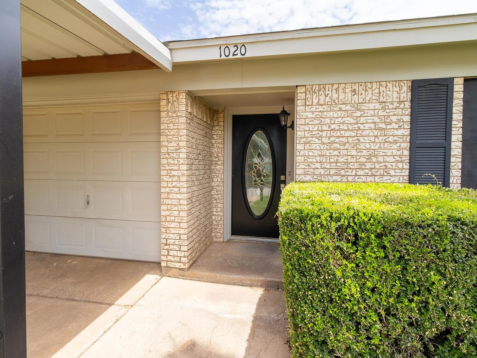 3 bed, 1.5 bath, 1135 sqft, $1,795 — Photo 3