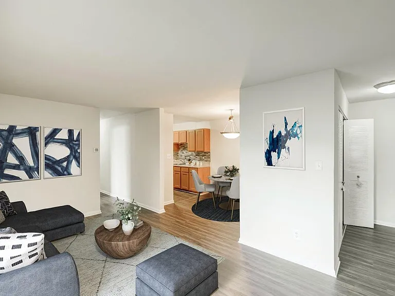 Bennington Crossings Apartment Homes — Photo 4