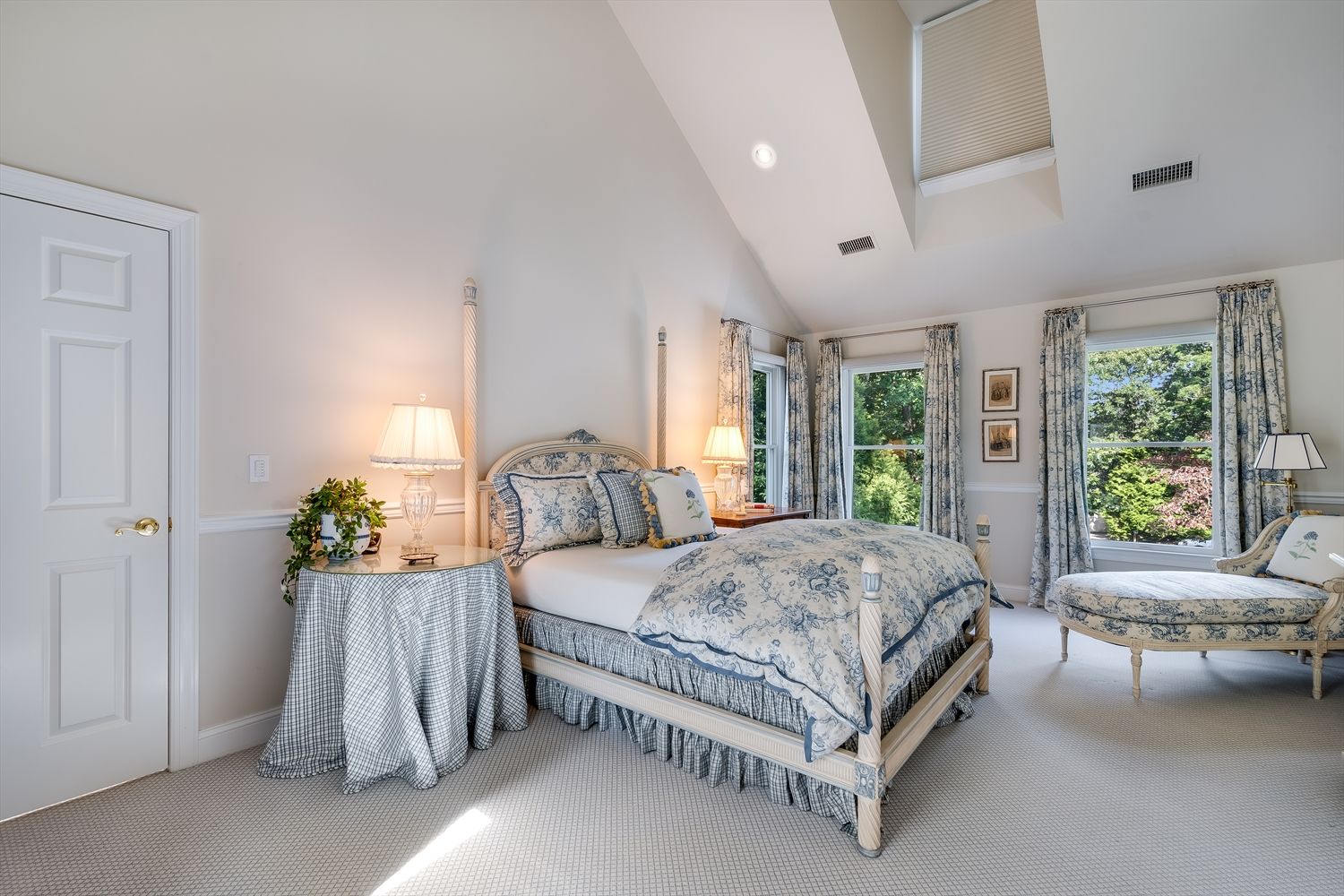  master bedroom with walk in closet