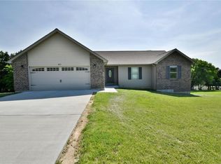 566 Summer Hill Ln, Washington, MO 63090
