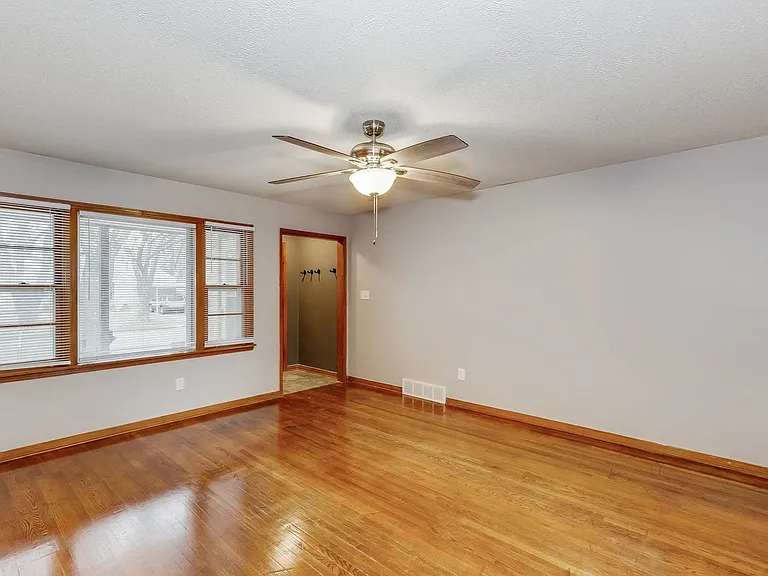2226 S Green St — Photo 3