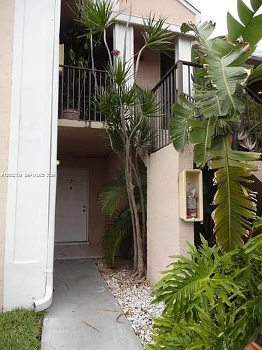 1190 Washington Cir #1190J Photo 1