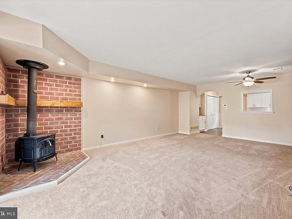 3rd image of 7 Rickmar Ln