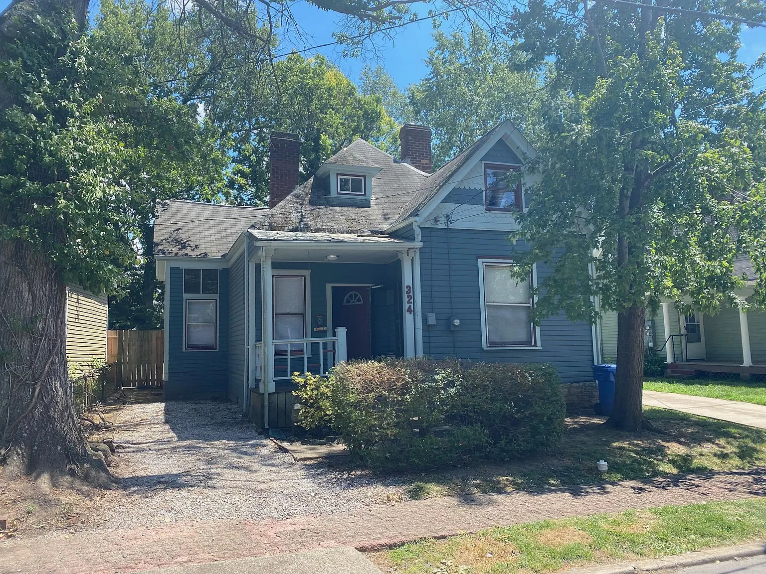 324 Oldham Ave — Photo 1