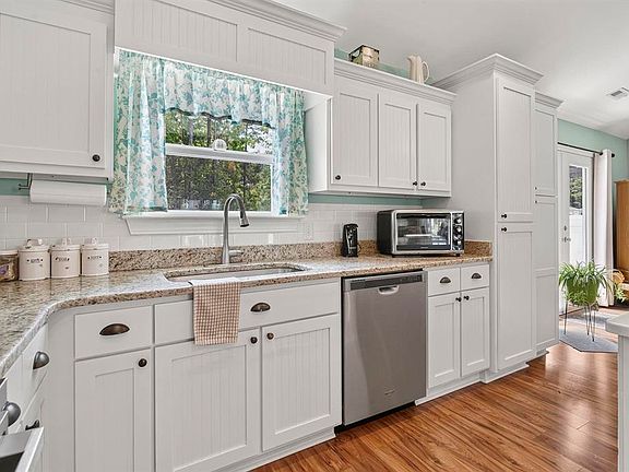 5th image of 148 Penn Circle
