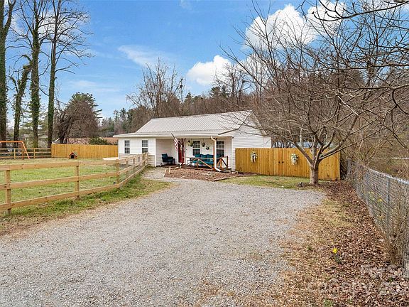 2nd image of 2123 Arlington Pl