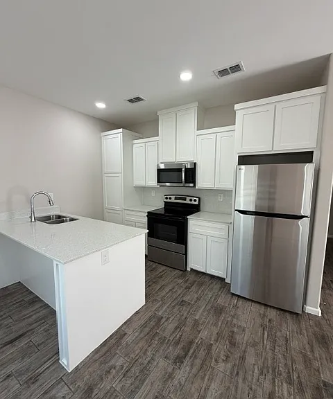 1229 Country Club Dr #3 — Photo 2