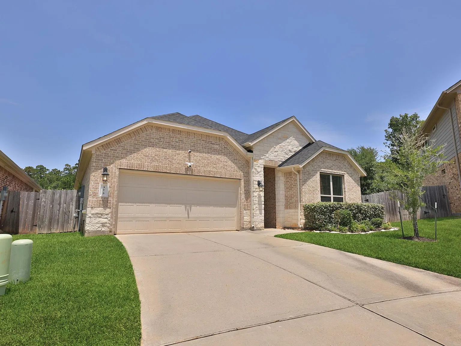 4 bed, 2.5 bath, 2243 sqft, $2,500 — Photo 3