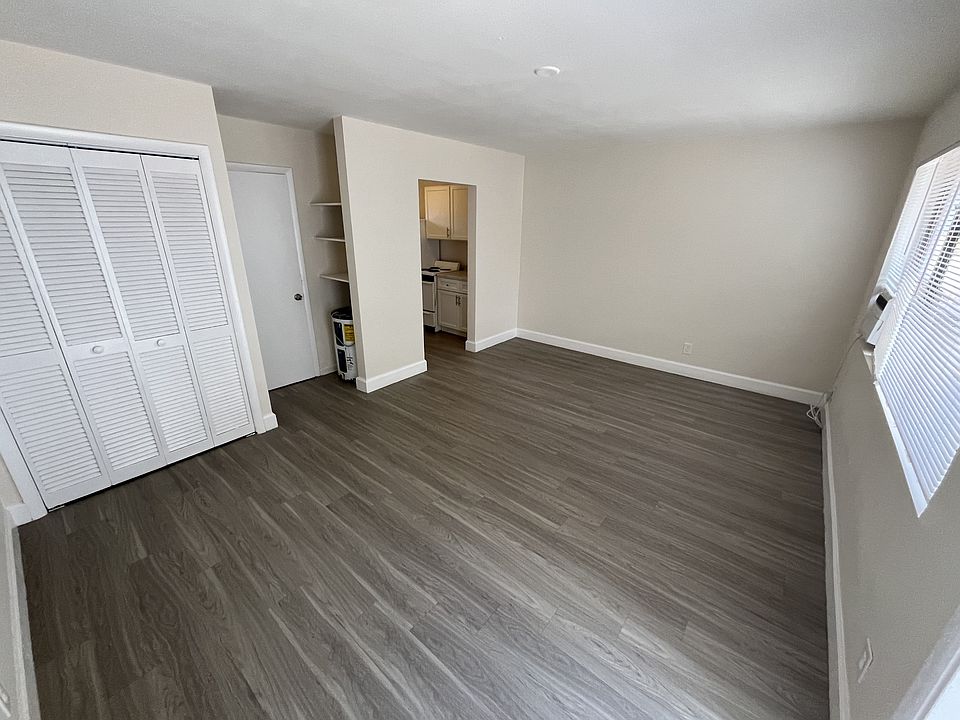 1st image of 1150 W Blue Heron Blvd #11379271