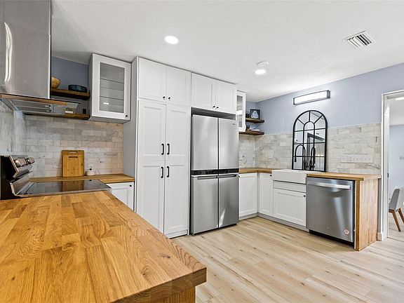 3rd image of 217A Evelyn Ave