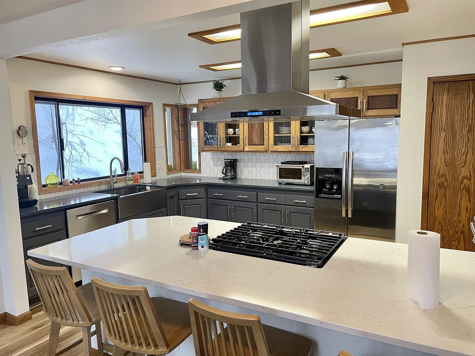 4 bed, 2572 sqft, $3,750 — Photo 3