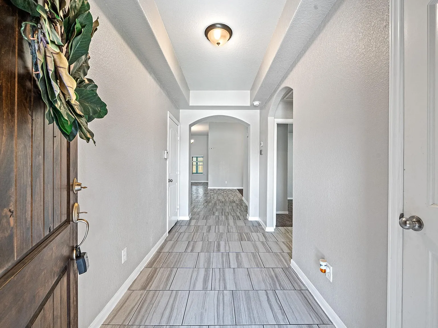 3 bed, 2.0 bath, 2188 sqft, $2,300 — Photo 4