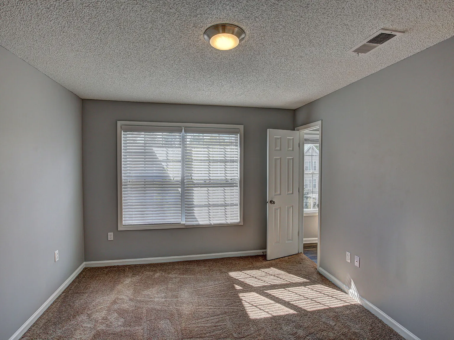 Summer Chase Apartments — Photo 3