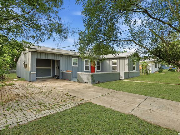 3rd image of 221 Balcones Heights Rd