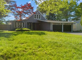 28 Snowberry Ln, Islandia, NY 11749