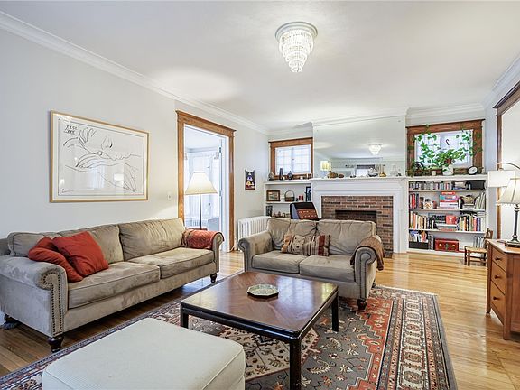 3rd image of 1035 Park Ave