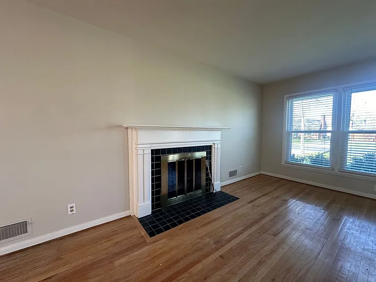 6892 Green Meadow Cir — Photo 4