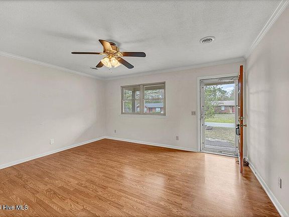 3rd image of 309 Richelieu Road