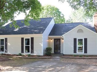2719 Hillmont Dr, Charlotte, NC 28226