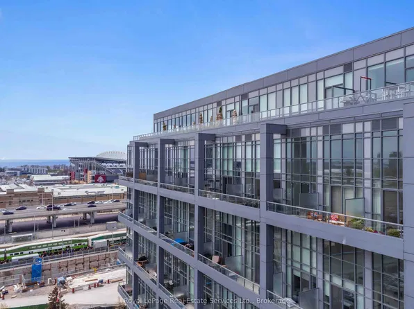 5 Hanna Ave #729, Toronto, ON M6K 0B3