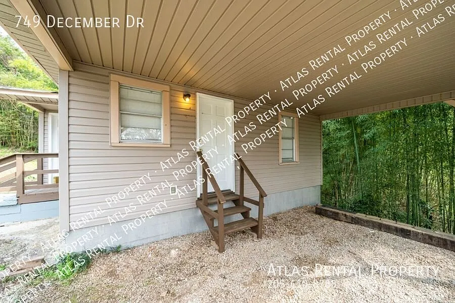 Cozy 2BR Home on a Peaceful Wooded Lot Pets Welcome! — Photo 3