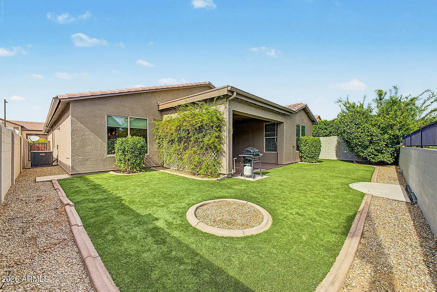 3 bed, 1922 sqft, $2,300 — Photo 3