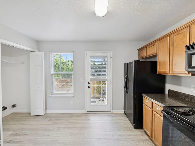 340 Stewarts Landing Cir — Photo 8